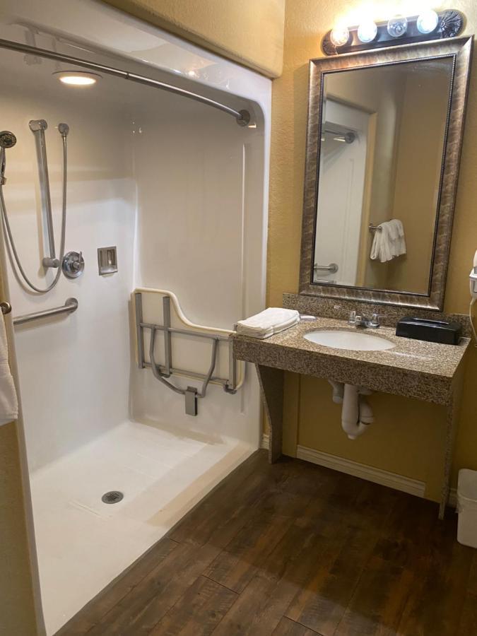 Southern Inns And Suites Now Offering Rv Spaces For Rent Yorktown Exteriér fotografie